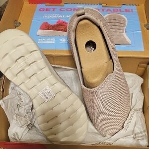 Skechers Tan Sneakers Slip-On Comfort